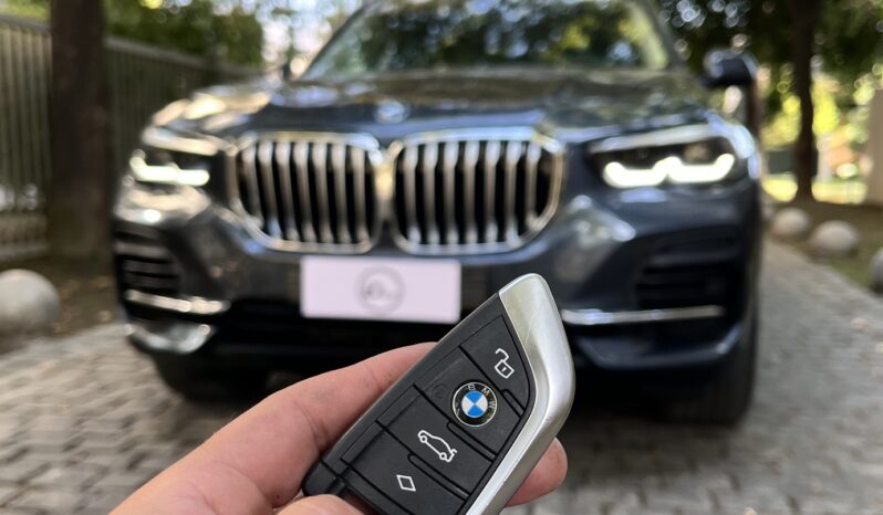 
								BMW X5 45E 2022 lleno									