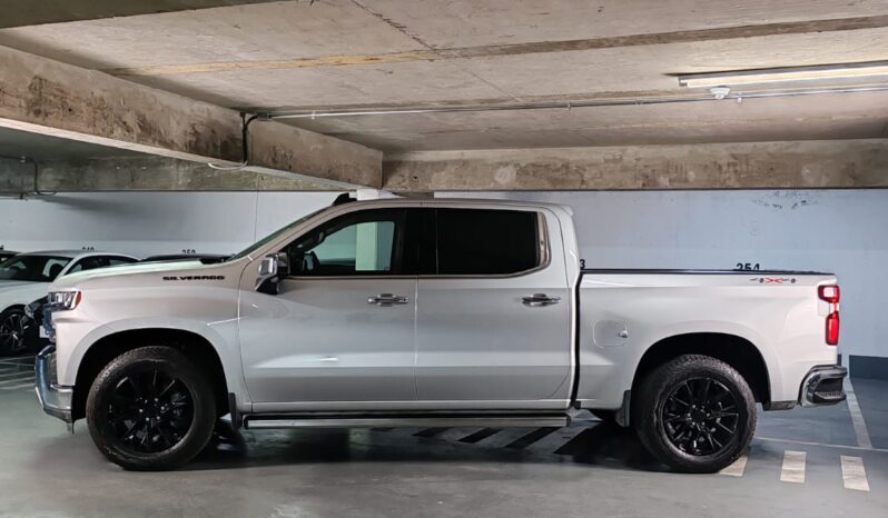 
								Chevrolet Silverado LTZ lleno									