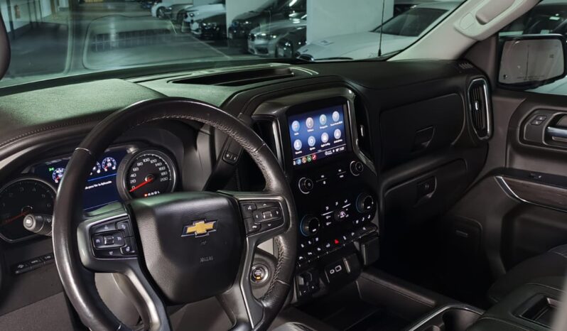 
								Chevrolet Silverado LTZ lleno									