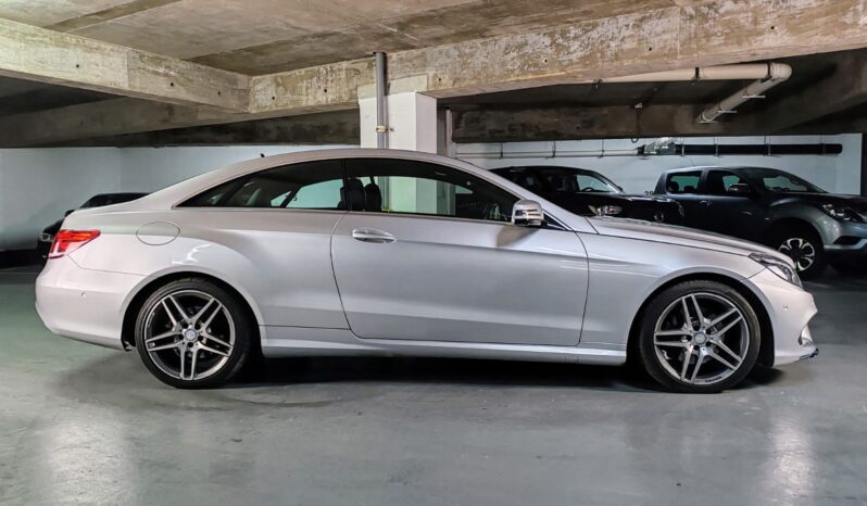 
								Mercedes Benz E350 lleno									