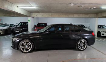 
										BMW 320D SPORT lleno									