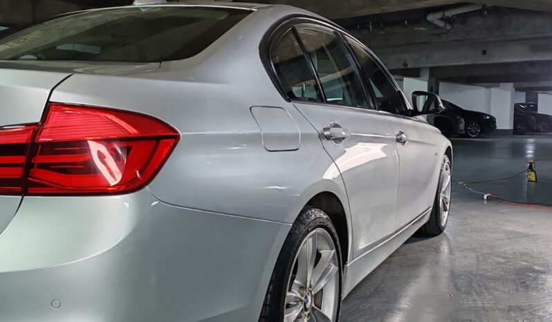 
								BMW 318 Sport lleno									