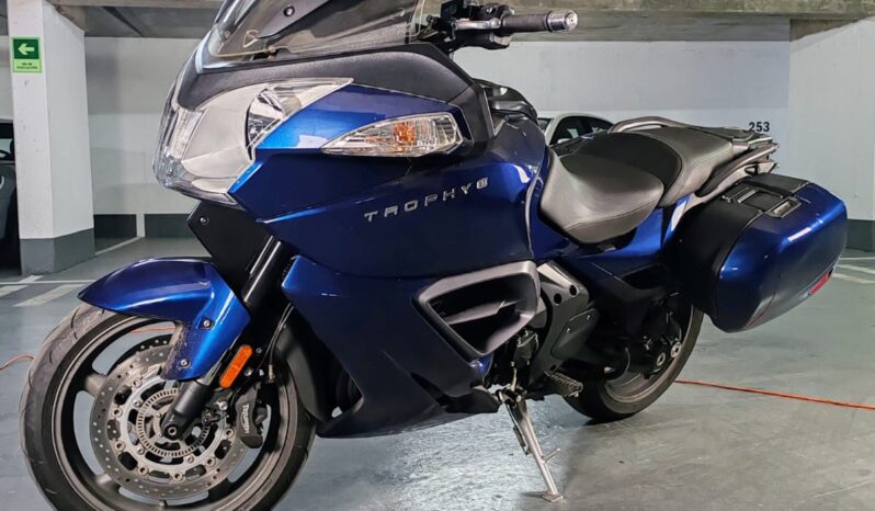 
								Triumph Trophy lleno									