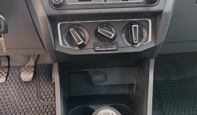 
								VOLKSWAGEN VOYAGE lleno									