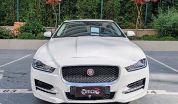 
										Jaguar XE lleno									