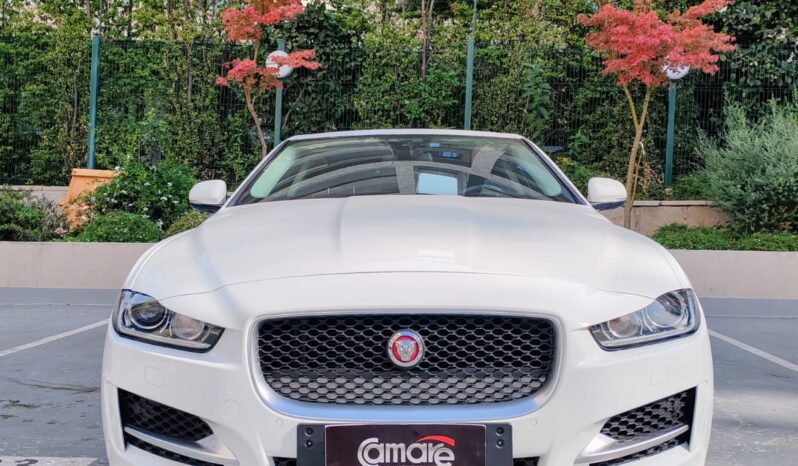 
								Jaguar XE lleno									