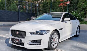 
										Jaguar XE lleno									